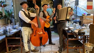 Muzikanten in vintage kledingstijl - Cafe Bellevue