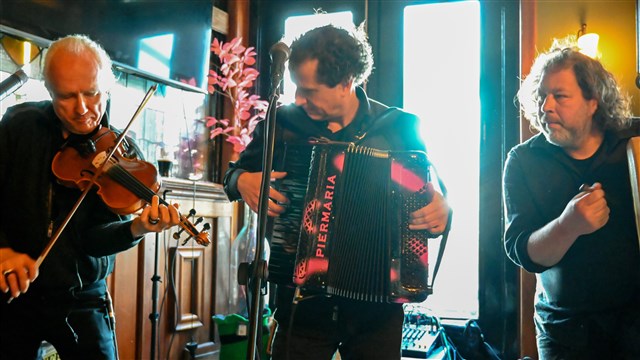 Brogans Bar - Iers Muziektrio, image 5588