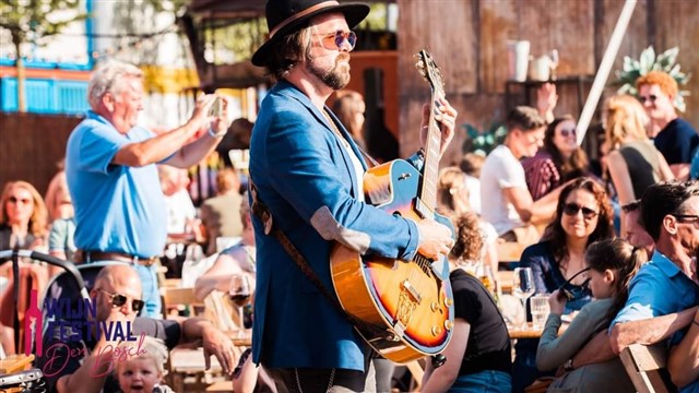 Traveling Tunes - Sfeermakers met live muziek en decor, live muziek optreden, foto 16